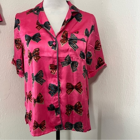 Their Nibs Women’s Medium Satin Shortie Pyjamas Pink Bow Print Sleepwear NWOT - Picture 2 of 13